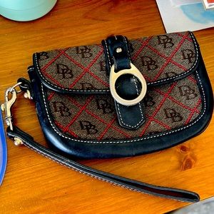 Dooney and bourke wristlet